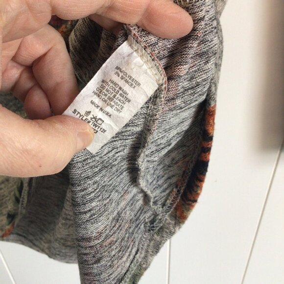 Pomelo Boutique Sweater size Small Gray marled Floral Print twist Knot front - Picture 4 of 6